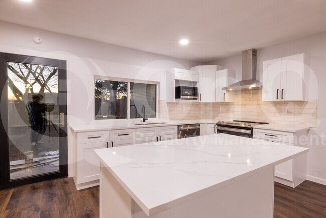 Foto del edificio - 4105 Aralia St