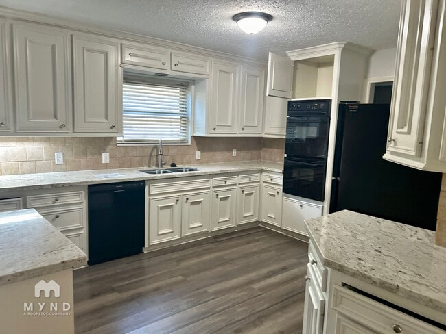 Building Photo - 450 Old Hickory Dr