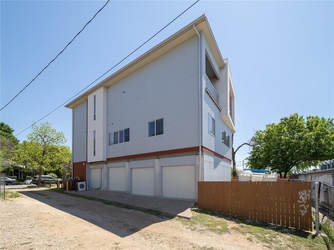 Foto del edificio - 605 W 29th 1/2 St