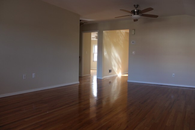 Building Photo - 452A Medina St