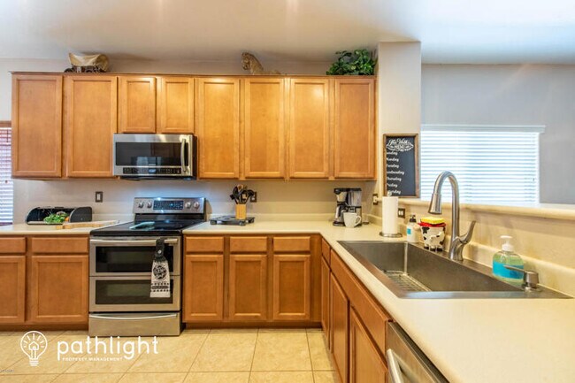 Building Photo - 44209 W Neely Dr
