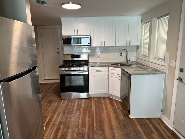 Foto del edificio - 2839 N Southport Ave