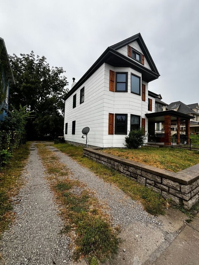 Building Photo - Pendleton Heights 4BR—Updated Historic Cha...
