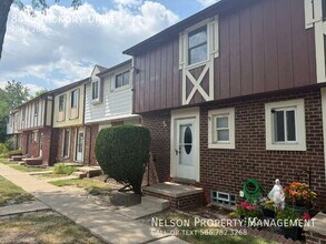 Building Photo - 8445 Hickory Dr