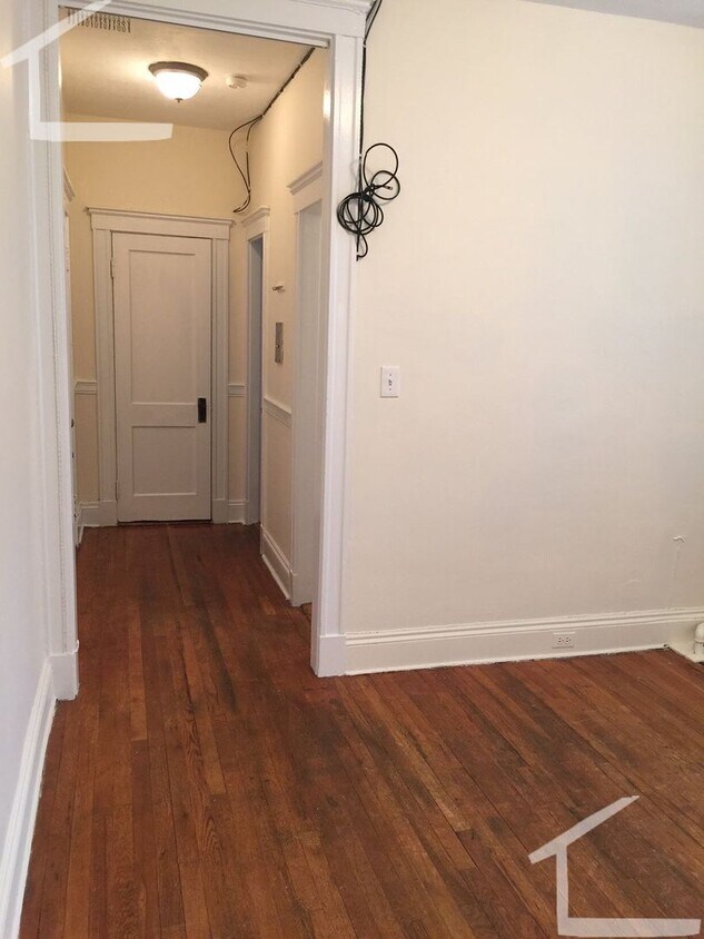 Building Photo - Brighton Comma Ave studio on the T availab...