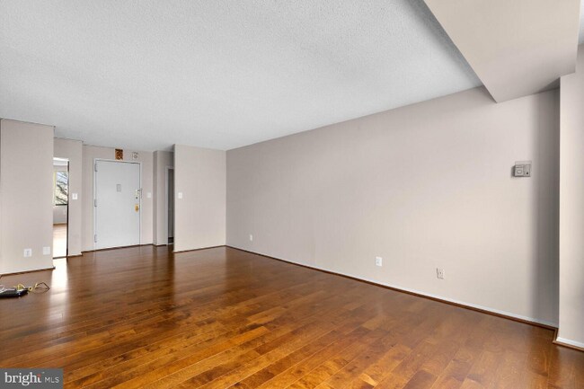 Foto del edificio - 5225 Pooks Hill Rd