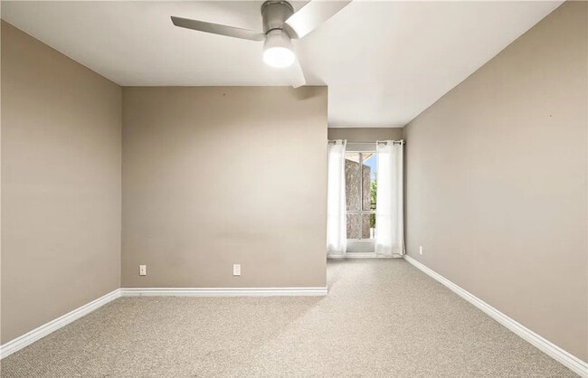 Building Photo - 277 Pleasant St