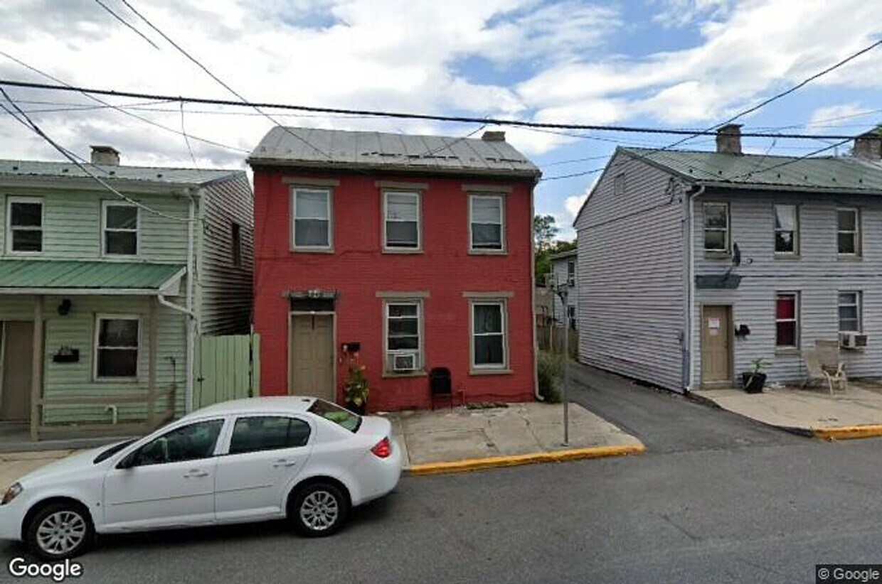 Primary Photo - 149 N West St