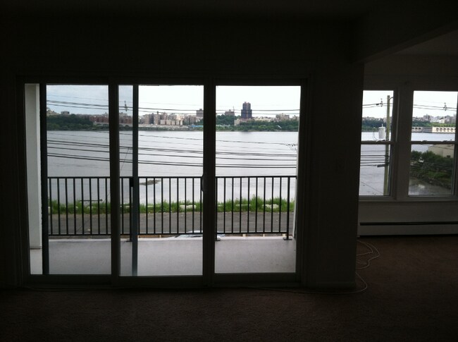 Foto del edificio - 1276 River Rd