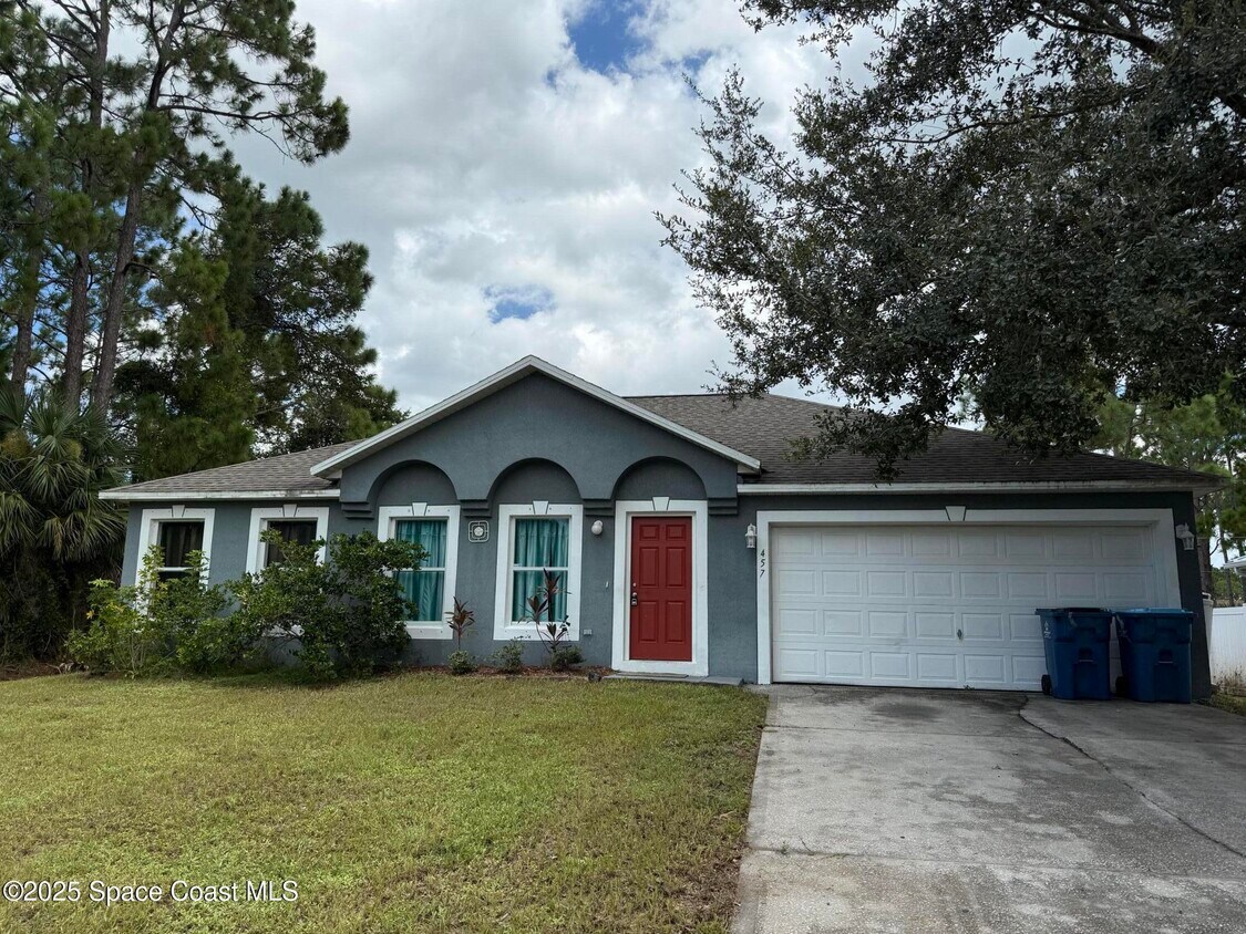 Foto principal - 457 Fitzsimmons St