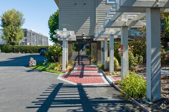 Building Photo - Willow Glen Apartments