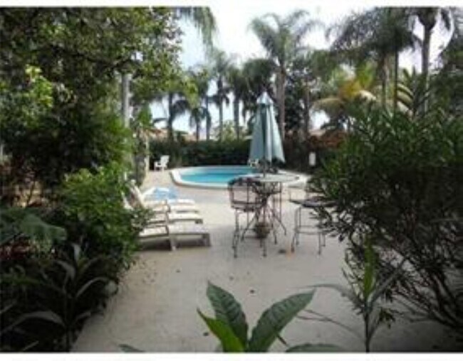 Foto del edificio - 1423 Holly Heights Dr