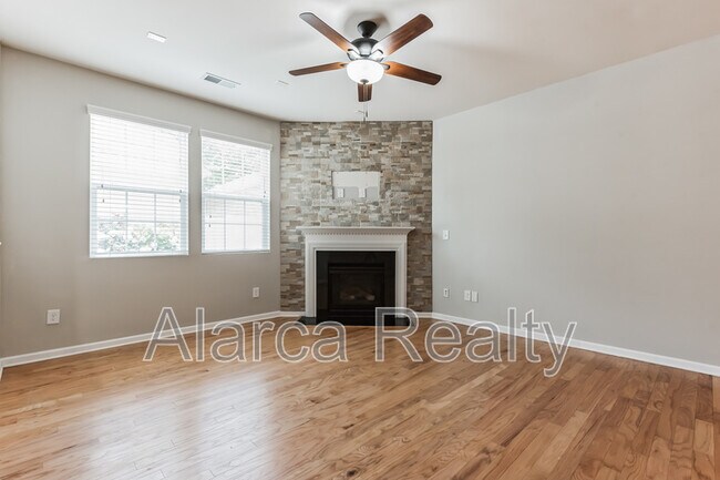 Foto del edificio - 8285 Viewpoint Lane