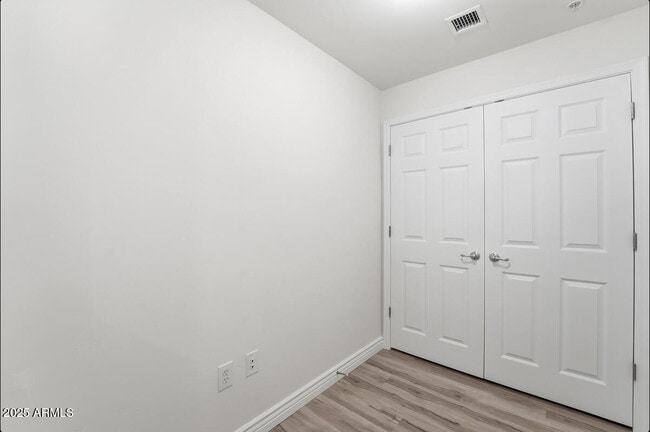 Foto del edificio - 5350 E Deer Valley Dr