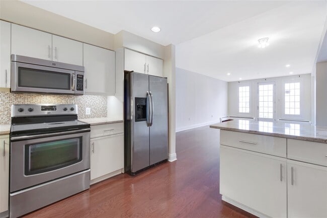 Building Photo - 101 Shearwater Ct E