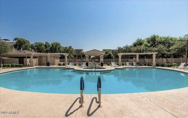 Foto del edificio - 2401 E Rio Salado Pkwy