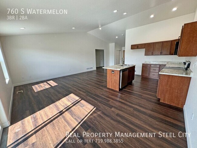Building Photo - 760 S Watermelon-