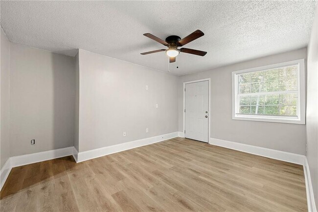 Foto del edificio - 156 Fairfield Pl NW