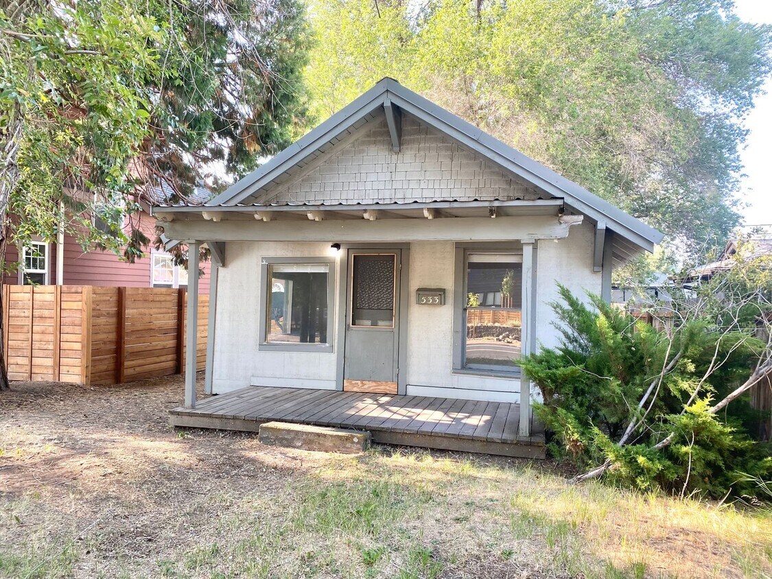 Primary Photo - 533 NW Portland Ave