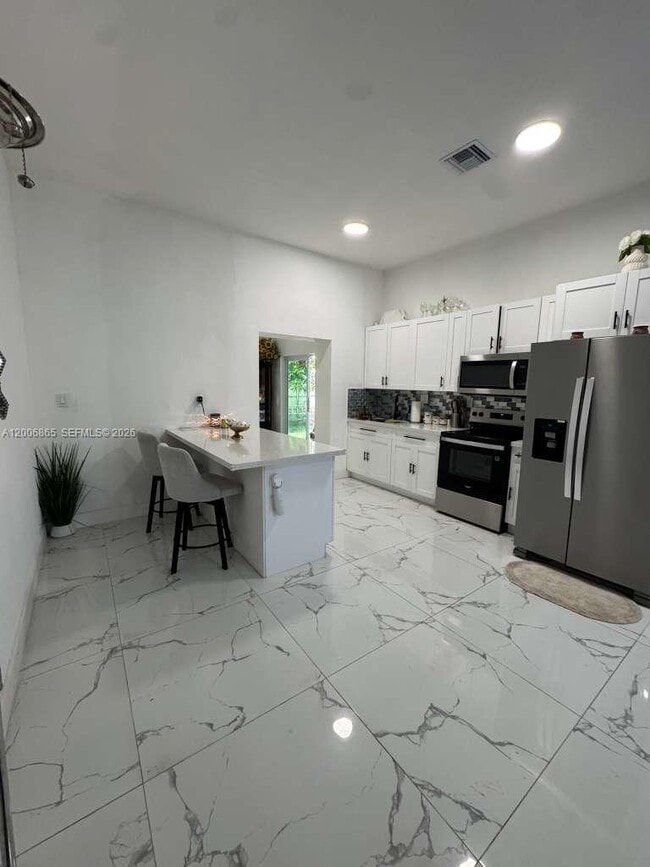 Foto del edificio - 25 NW 193rd St