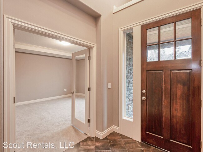 Foto del edificio - 4 br, 2.5 bath House - 1402 SW Medwyn Terr