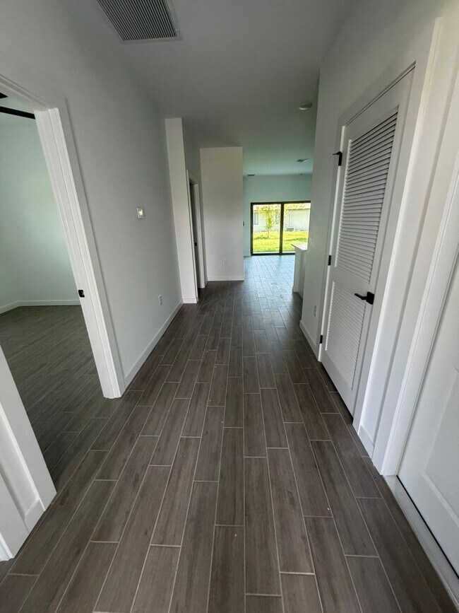 Foto del edificio - 1506 Gary Ln