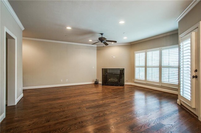 Building Photo - 3421 Normandy Ave