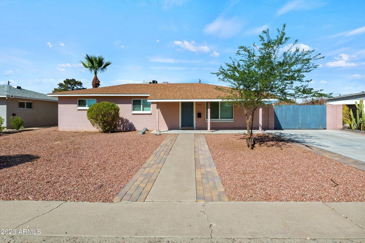 Primary Photo - 2122 W Solano Dr