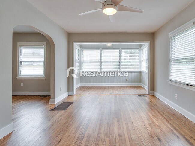 Foto del edificio - Vouchers welcome!! Beautiful 2BR/1B home i...