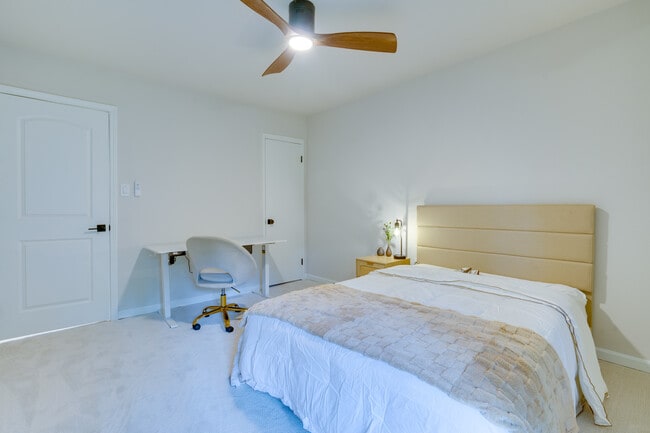 Foto del edificio - 7917 Schuyler Ct