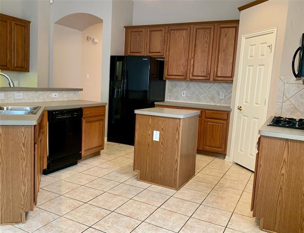 Building Photo - 2024 Londonderry Dr