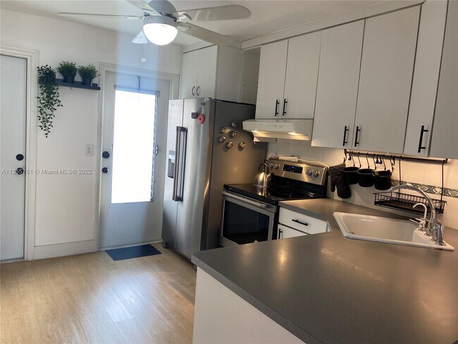 Foto del edificio - 440 Paradise Isle Blvd