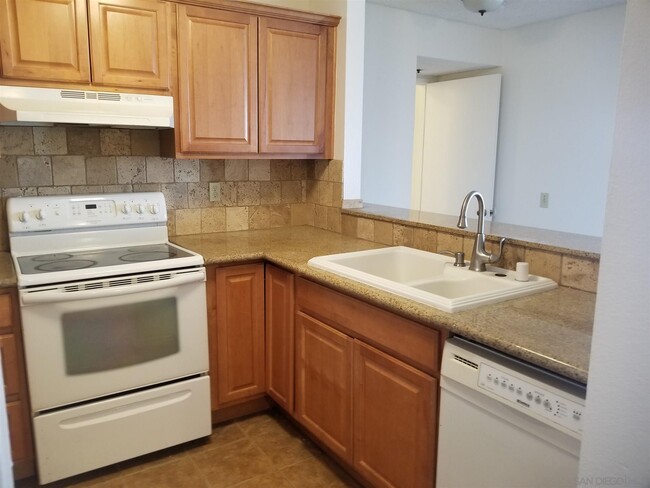 Building Photo - 5985 Dandridge Ln