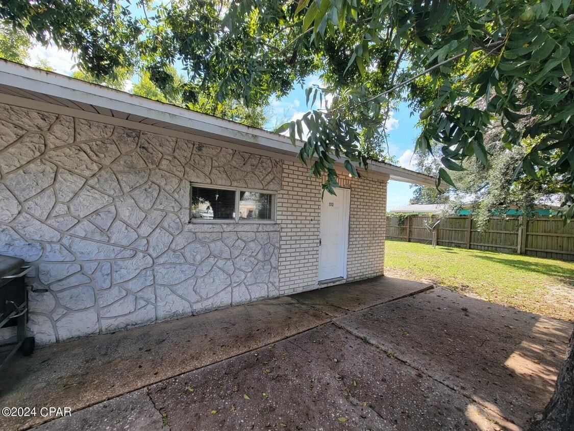 Primary Photo - 2312 E 16th Ct
