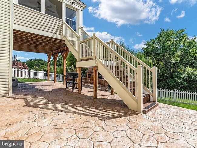 Foto del edificio - 109 Starburst Street