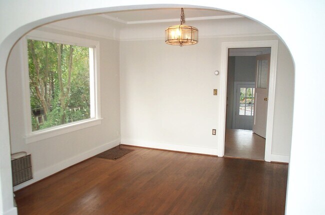 Building Photo - Greenlake House