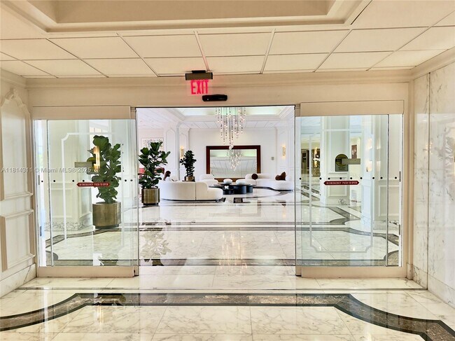 Foto del edificio - 5600 Collins Ave