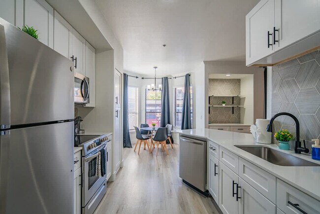 Foto del edificio - 7455 N 95th Ave