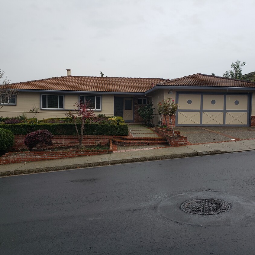 Front View - 2835 Arguello Dr