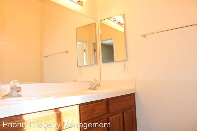Building Photo - 5521 Rose Thicket St