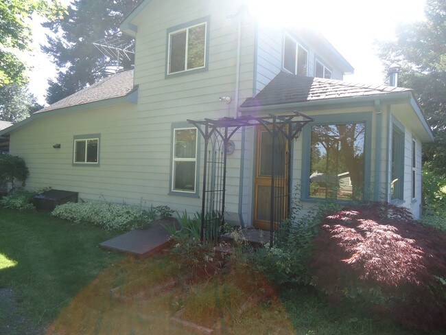 Building Photo - 3 br, 2 bath House - 214 E Hayden Ave