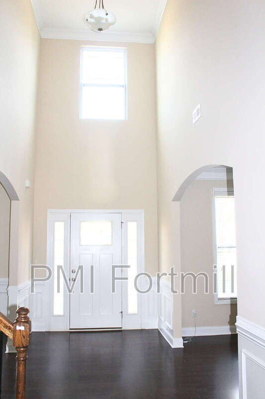 Foto del edificio - 4417 Carrington Dr