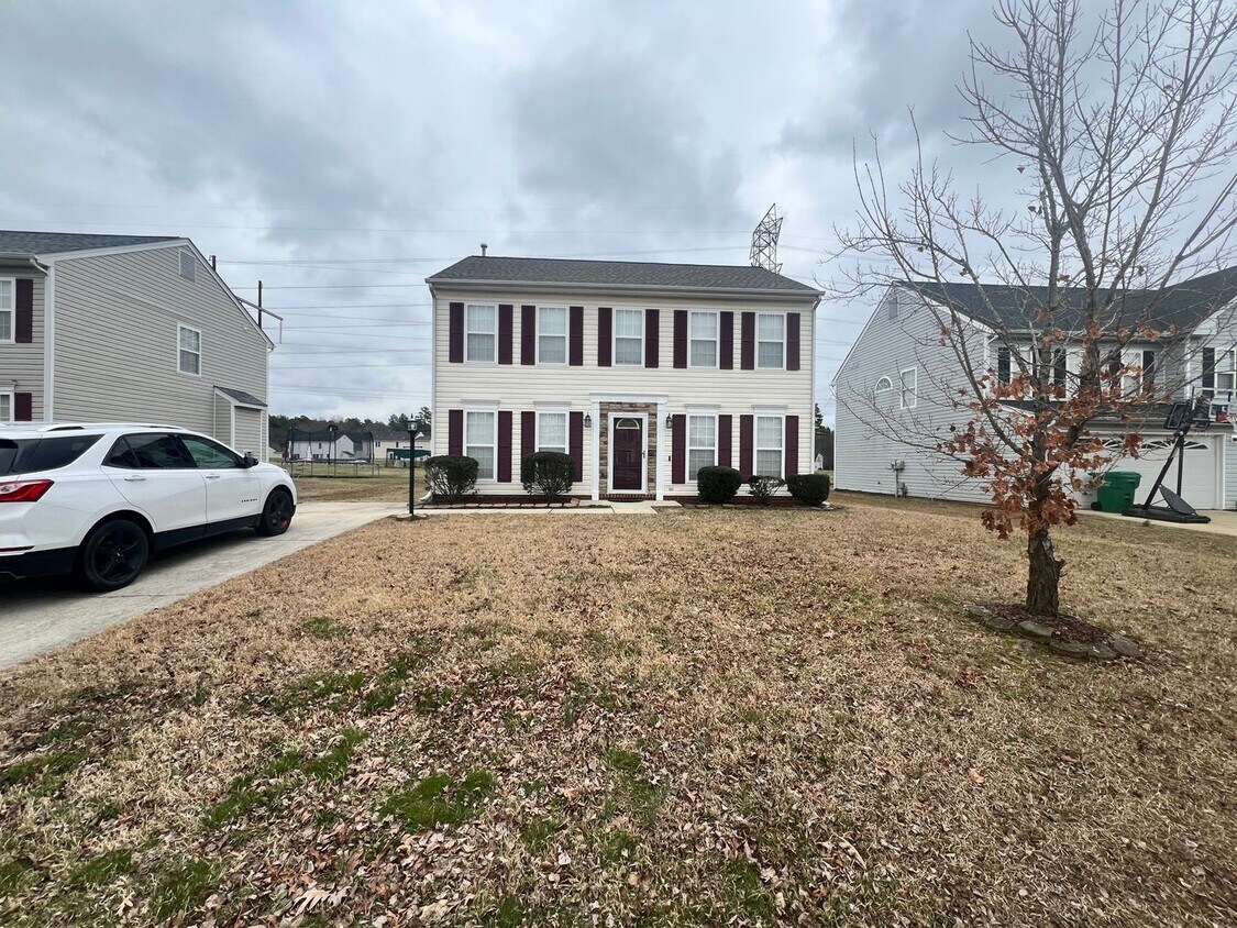 Primary Photo - Freshly Painted 3 Bed 2.5 Bath Home in Eas...