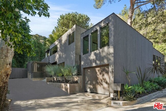 Building Photo - 10072 Westwanda Dr