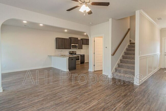 Foto del edificio - 656 The Heights Ln