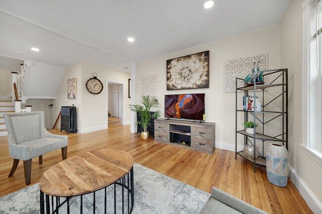 Building Photo - 503 Western Ave