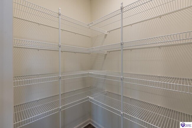 Foto del edificio - 557 Pinehurst Dr