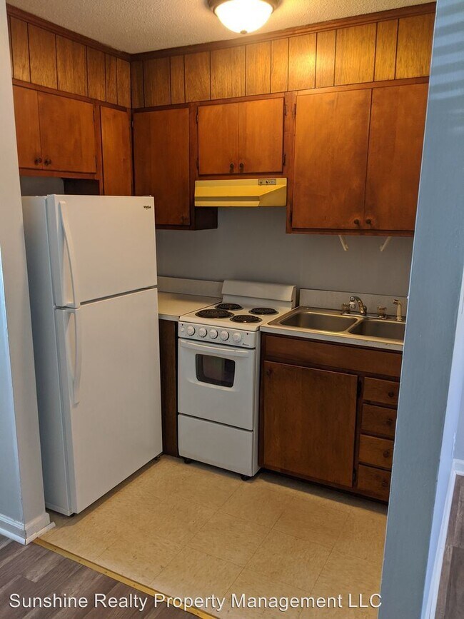 Building Photo - 318-318 Travora St