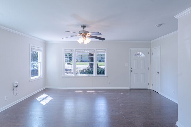 Building Photo - 609 San Fernando Dr