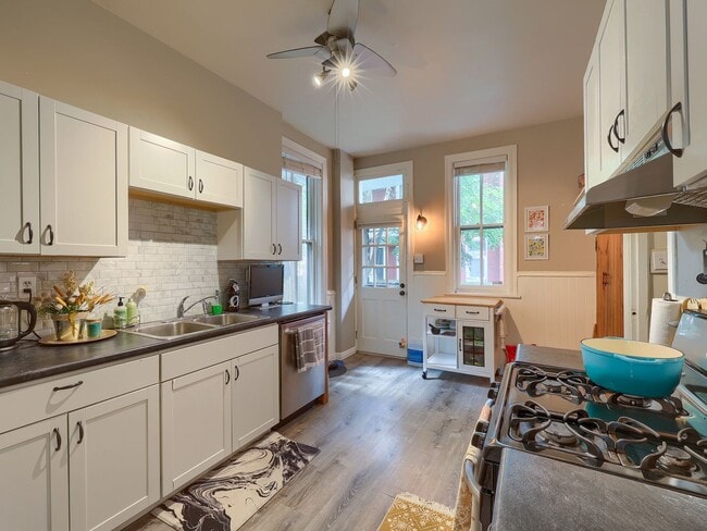 Building Photo - Large Updated 4 BR Home!